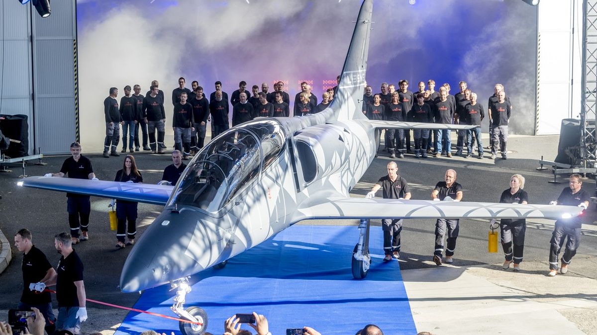 Nová generace české stíhačky L-39 má prvního kupce. 12 letounů chce Vietnam